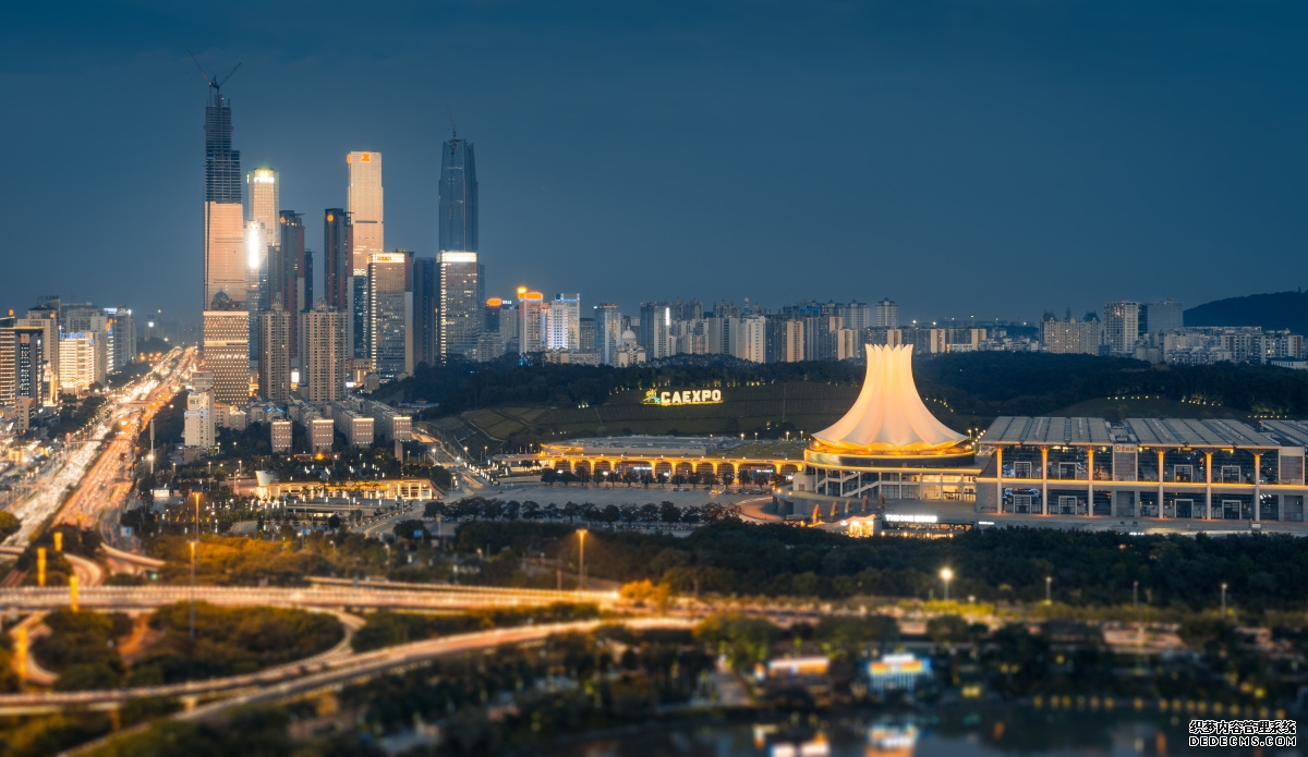 探寻古建筑之美 青秀山龙象塔：塔立青山如航标 一城烟火尽守望